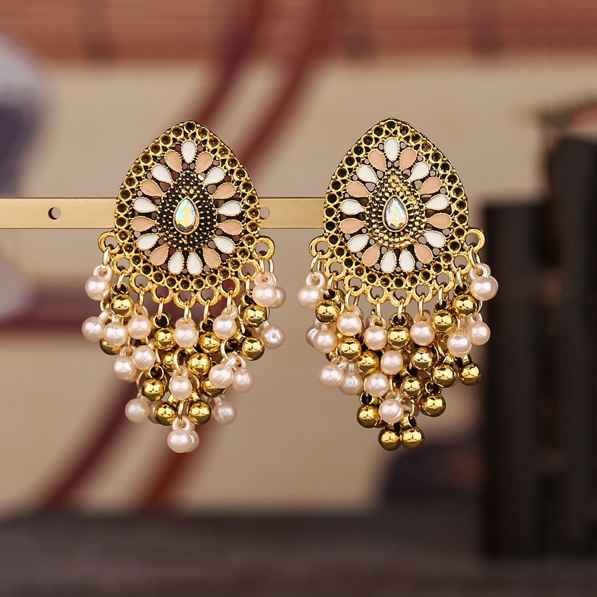 Indian Wedding Supply - Retro indyjska biżuteria Białe kolczyki w